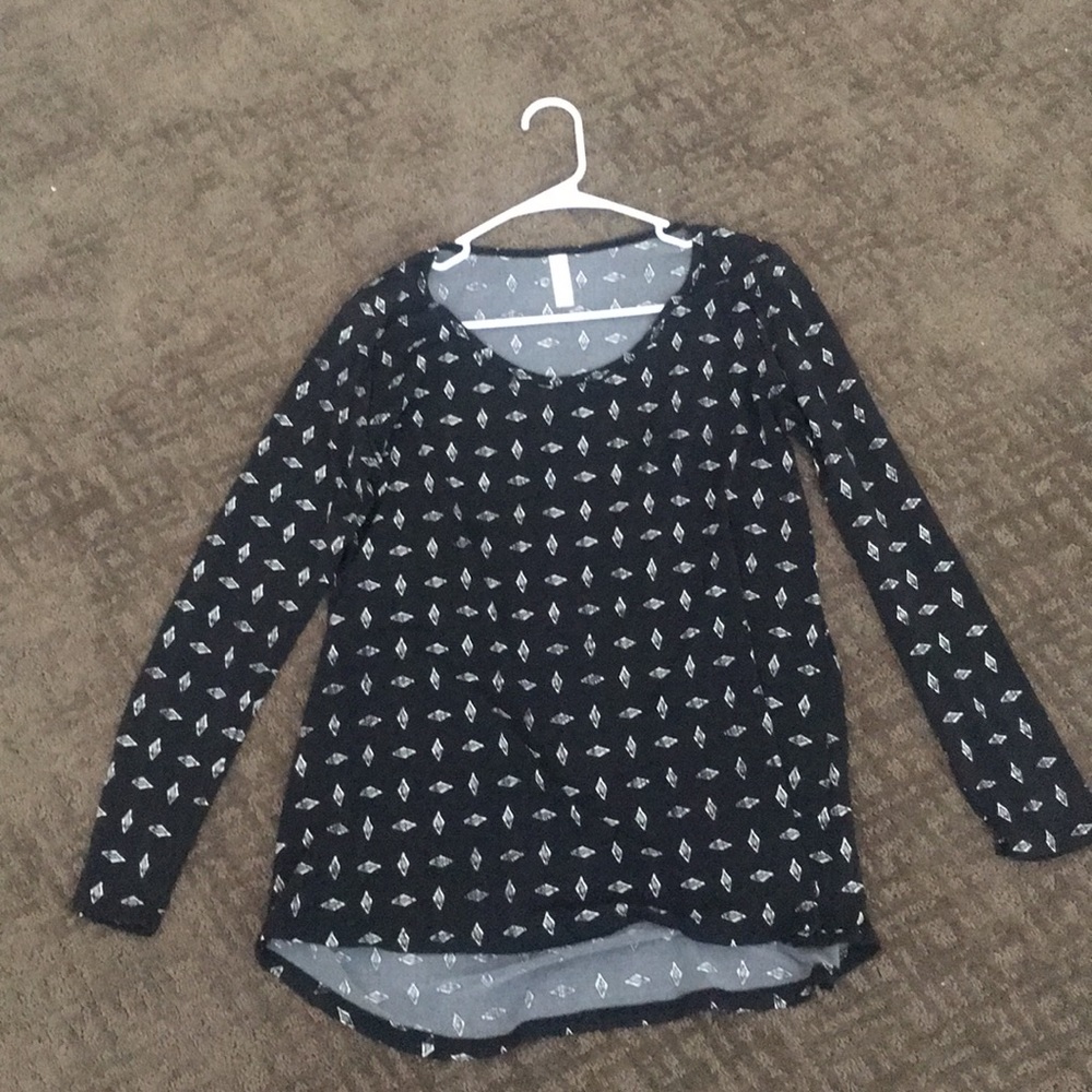 Black long sleeve w/ arrow print from LuLaRoe